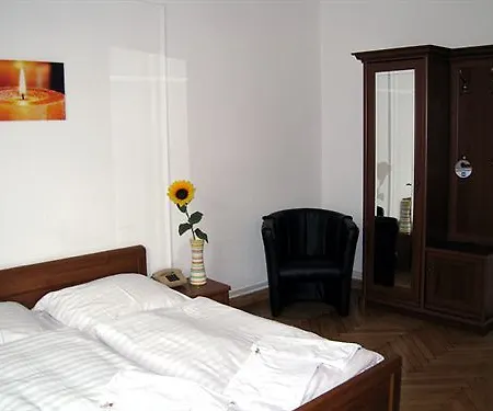 Отель Amelie West 3*